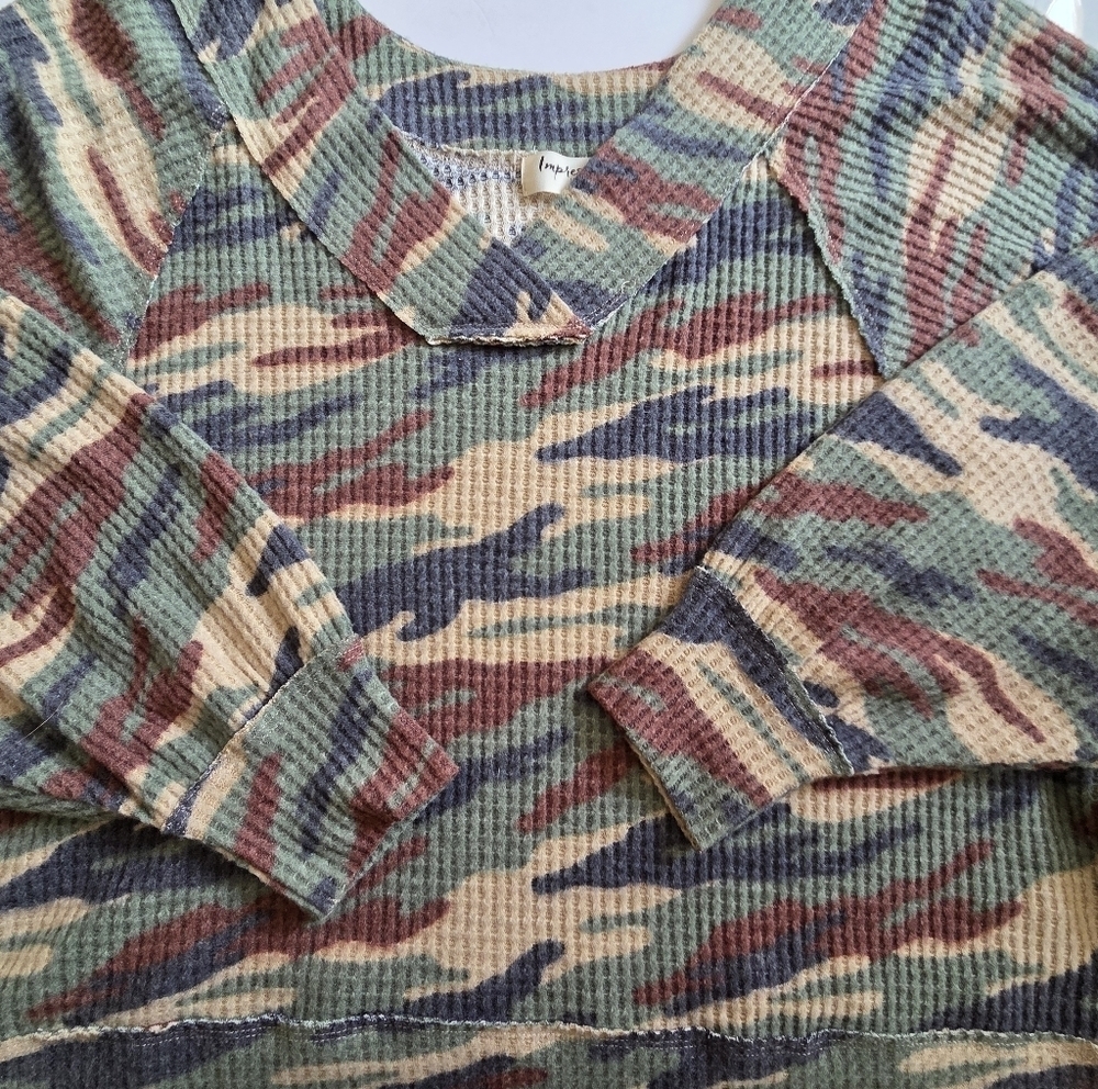 Impressions Camouflage Patterned Knit Top - Picture 2 of 7